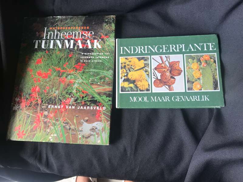 Indringerplante, Mooi, Maar Gevaarlik & Waterbesparende Inheemse Tuinmaak - 'n streekgids tot inheem