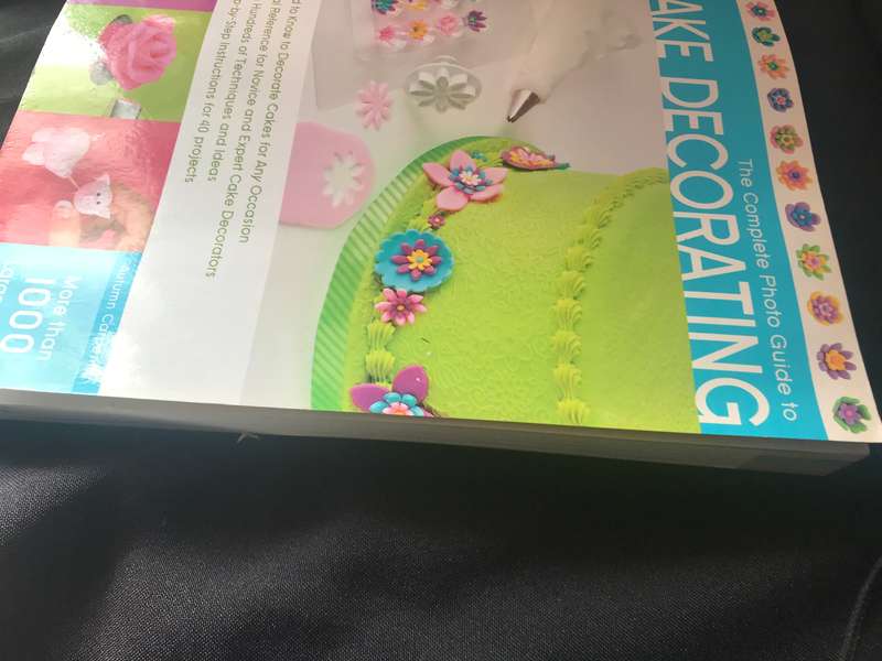 Complete Photo Guide to Cake Decorating by Autumn Carpenter more than 1000 large format color photos