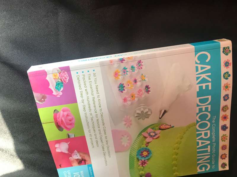 Complete Photo Guide to Cake Decorating by Autumn Carpenter more than 1000 large format color photos