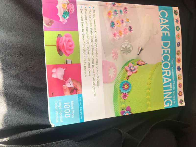 Complete Photo Guide to Cake Decorating by Autumn Carpenter more than 1000 large format color photos