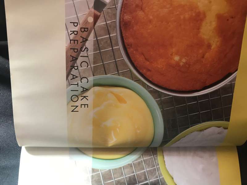 Complete Photo Guide to Cake Decorating by Autumn Carpenter more than 1000 large format color photos