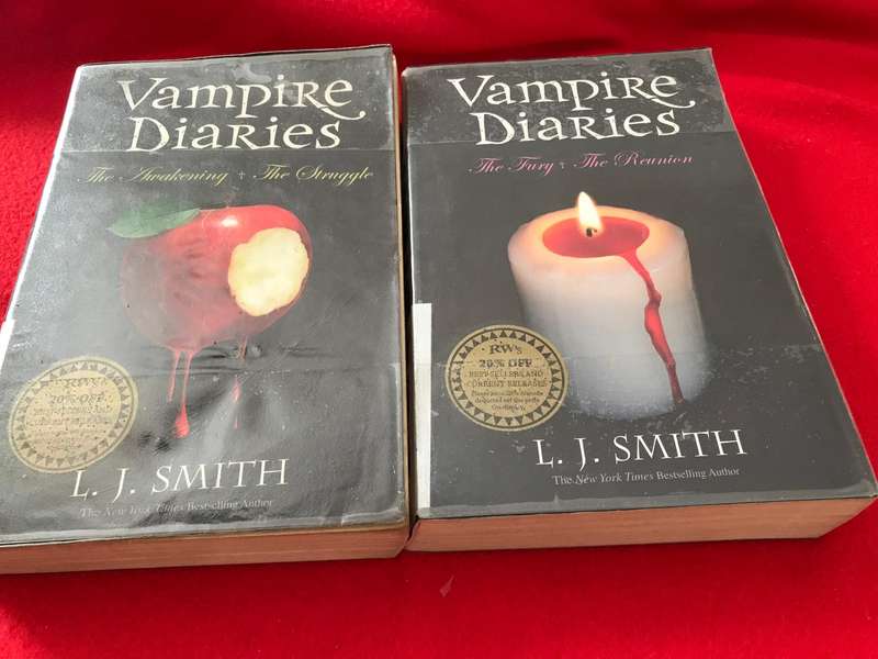 Vampire Diaries L.J Smith lot 2 books