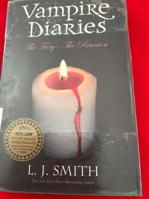 Vampire Diaries L.J Smith lot 2 books