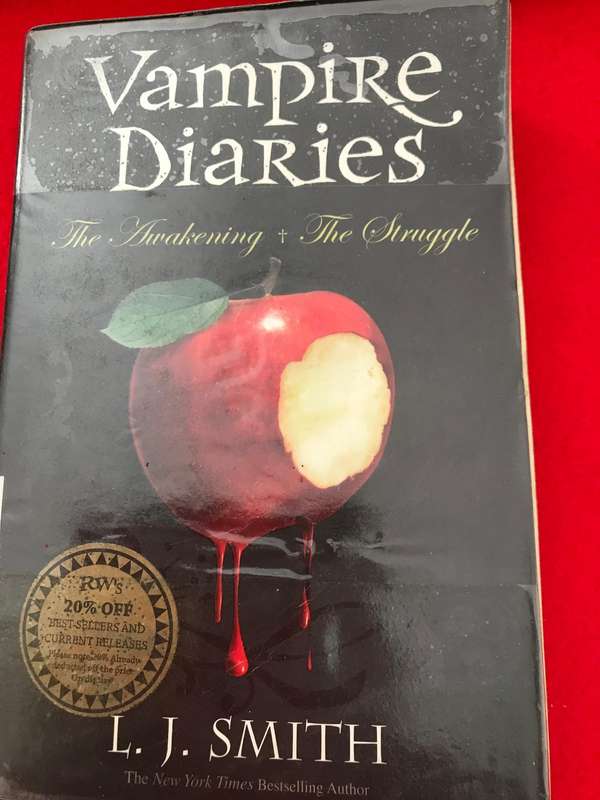 Vampire Diaries L.J Smith lot 2 books
