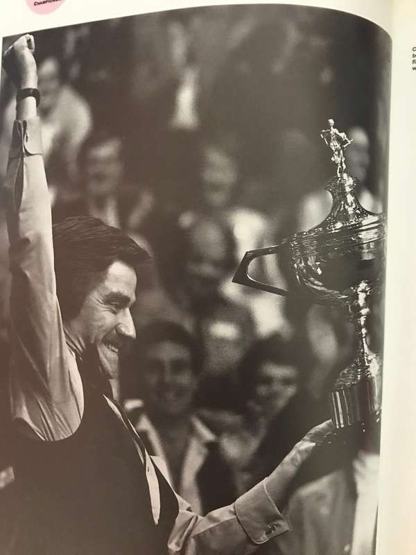The Embassy Book of World Snooker - Hardcover Everton, Clive