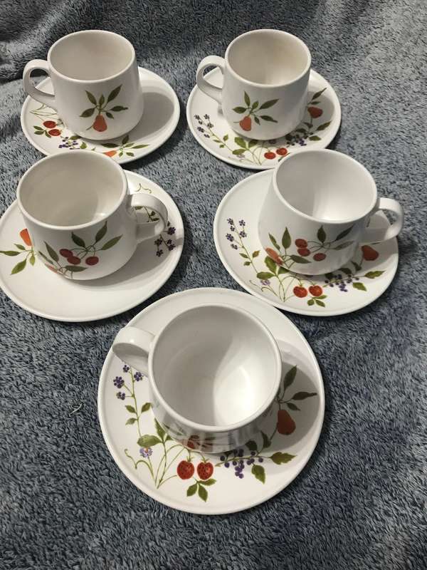 Noritake Progression Berries Such 9070 cups and sauces x5