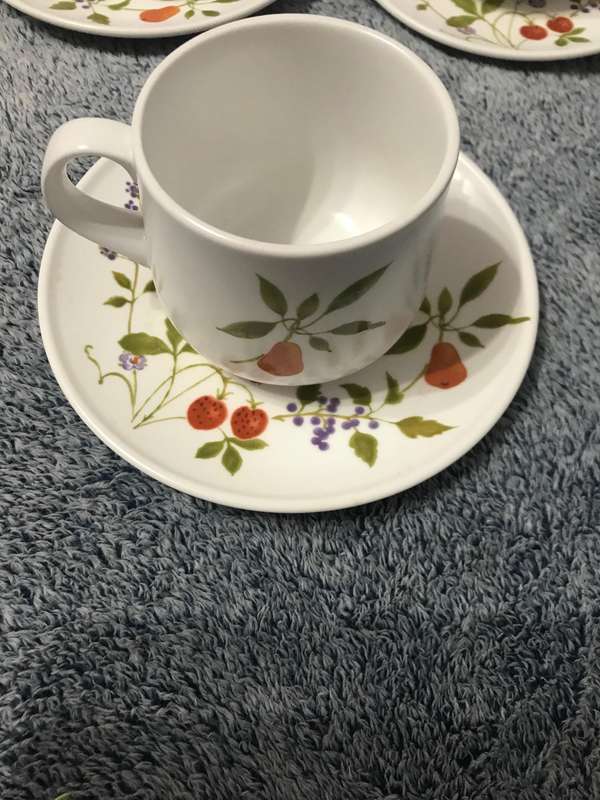 Noritake Progression Berries Such 9070 cups and sauces x5