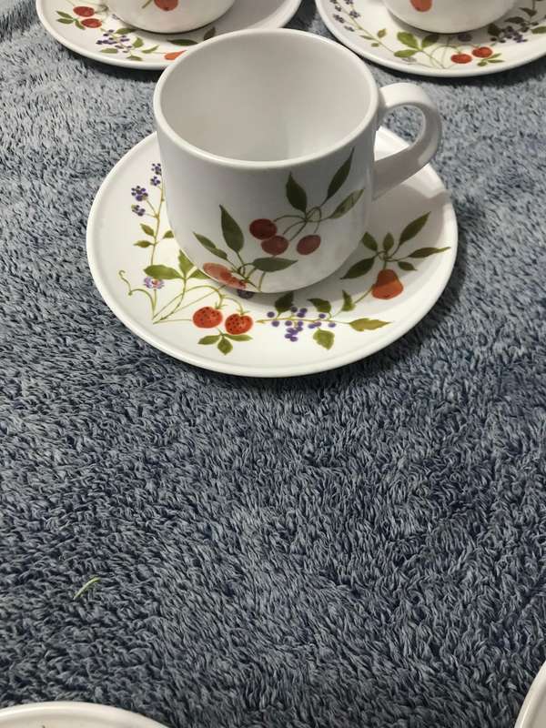 Noritake Progression Berries Such 9070 cups and sauces x5