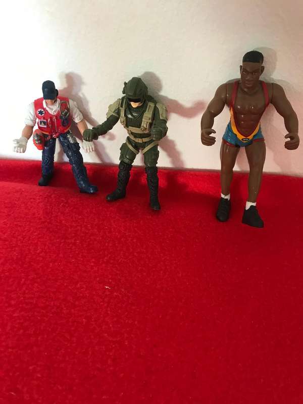 3 figurines movable legs and arms
