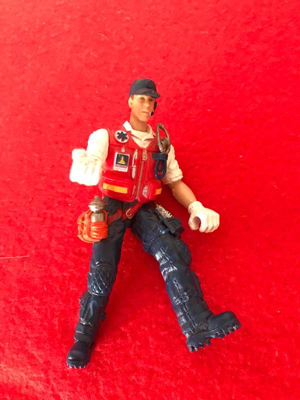 3 figurines movable legs and arms