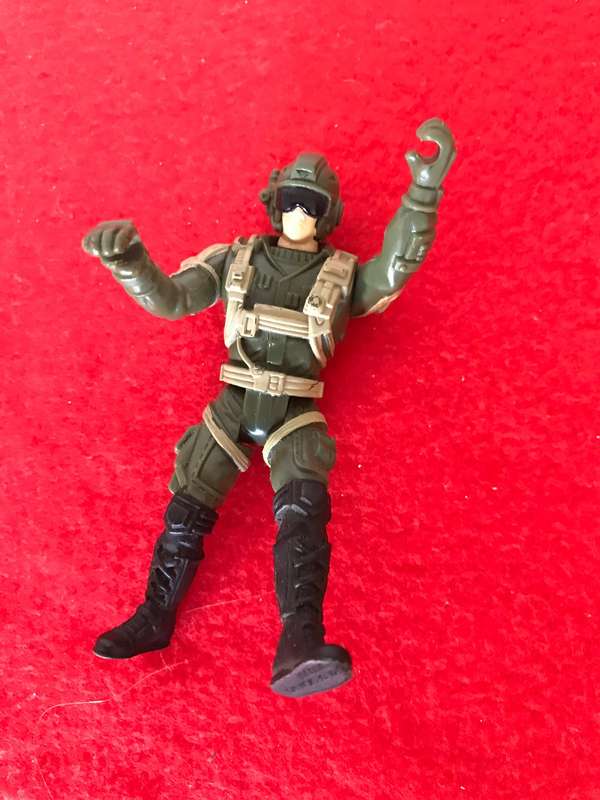 3 figurines movable legs and arms