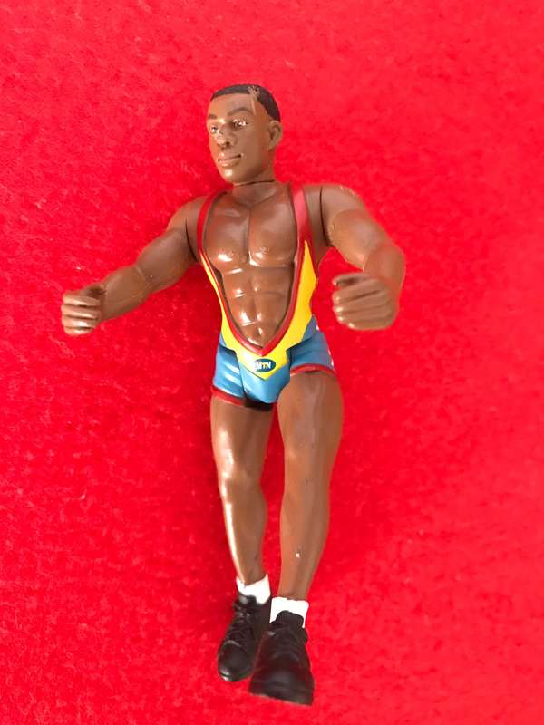 3 figurines movable legs and arms