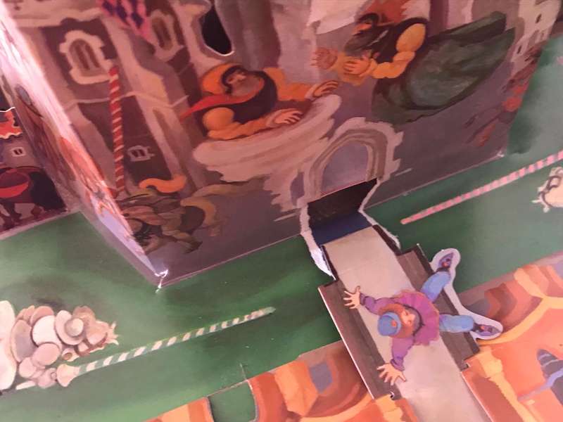 King Arthur's Camelot: A Pop-Up Castle and 3 Storybooks : Includes 4Stand-Up Figures