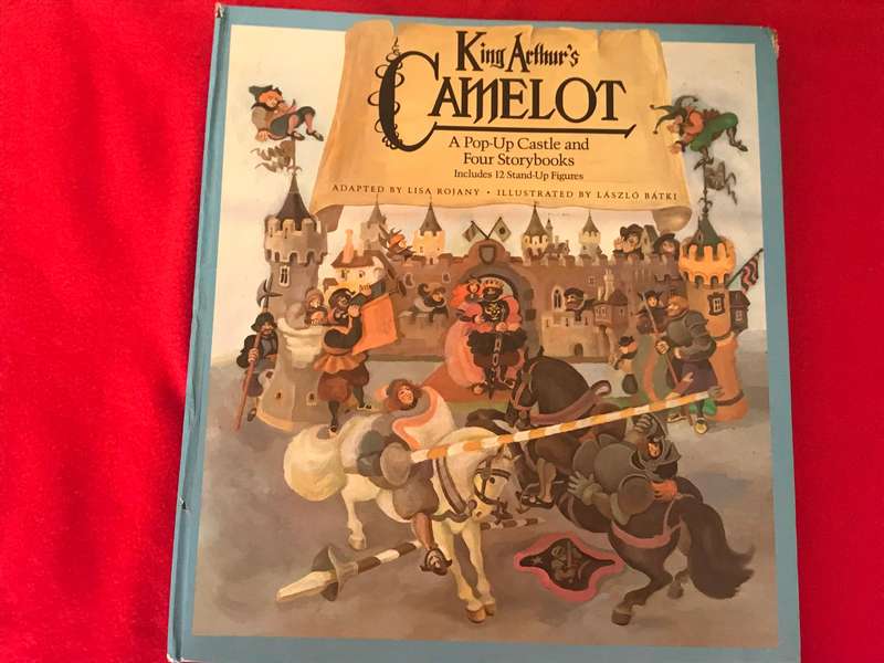 King Arthur's Camelot: A Pop-Up Castle and 3 Storybooks : Includes 4Stand-Up Figures