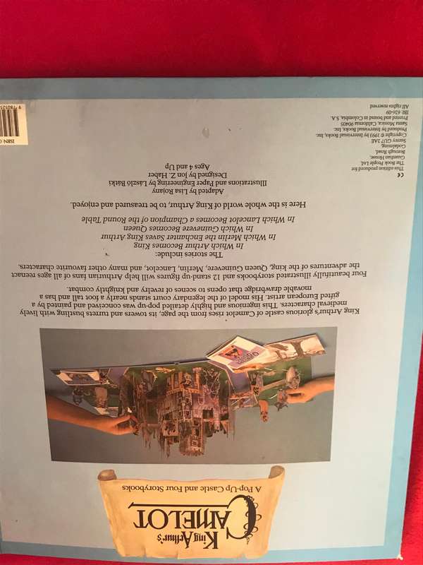 King Arthur's Camelot: A Pop-Up Castle and 3 Storybooks : Includes 4Stand-Up Figures