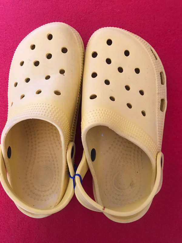 Croc classic size 5 yellow