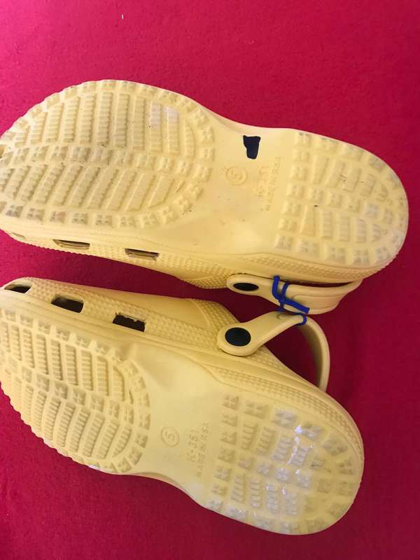 Croc classic size 5 yellow