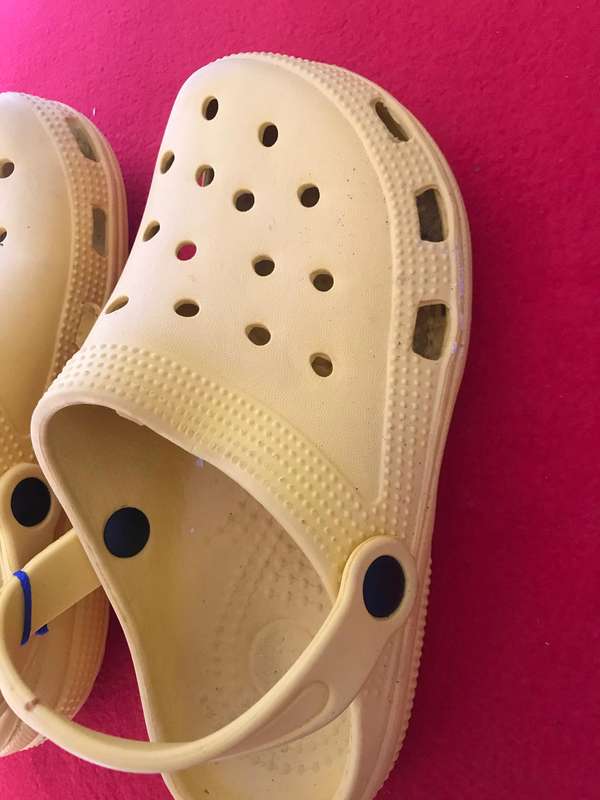 Croc classic size 5 yellow