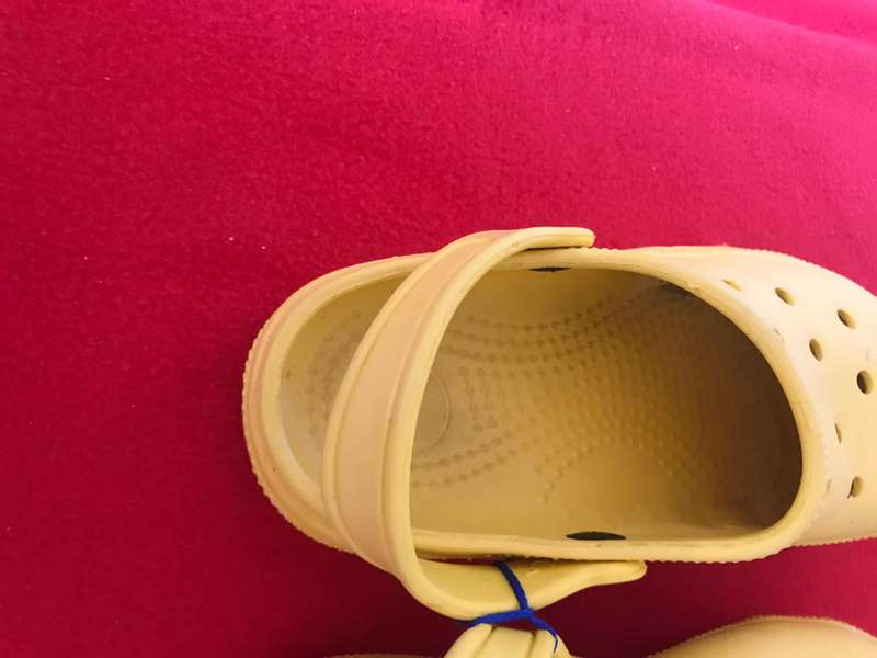 Croc classic size 5 yellow