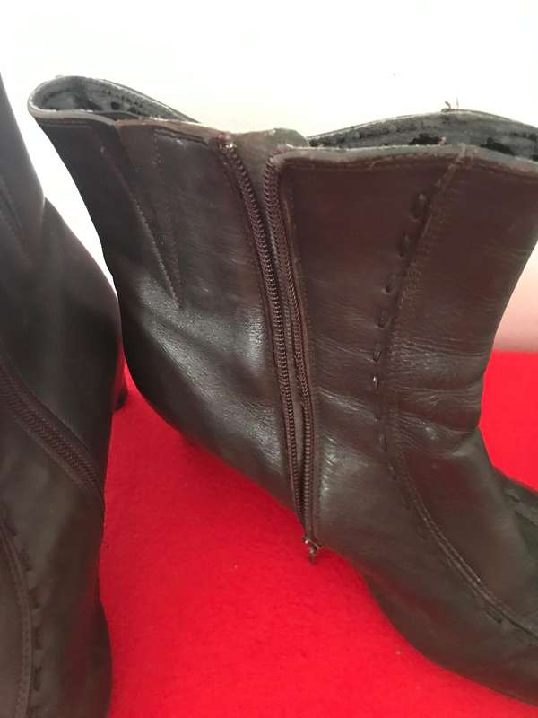Leather ladies brown boots size 7 1/2