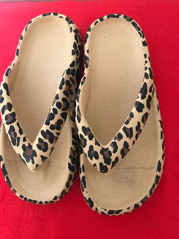Leopard print thick sole flip flops size 42-43