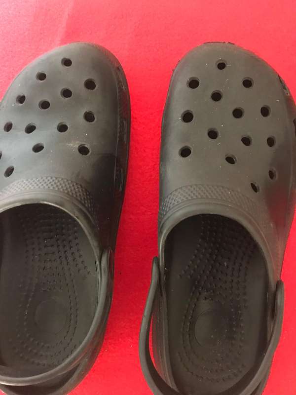 Crocs black size 8
