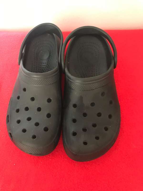 Crocs black size 8