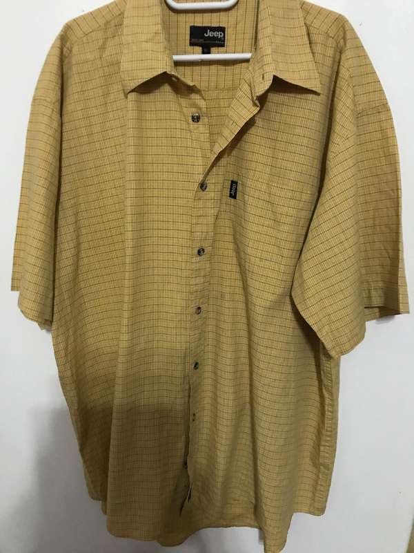 Jeep XL yellow short sleeve shirt
