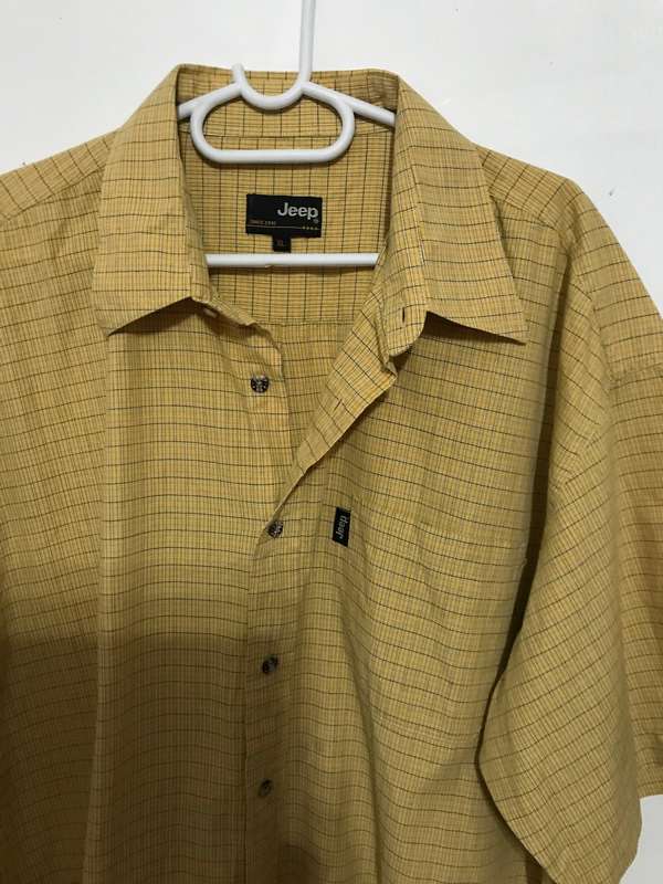 Jeep XL yellow short sleeve shirt