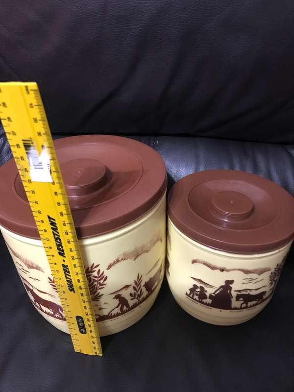 Riviera Foods storage Containers X2