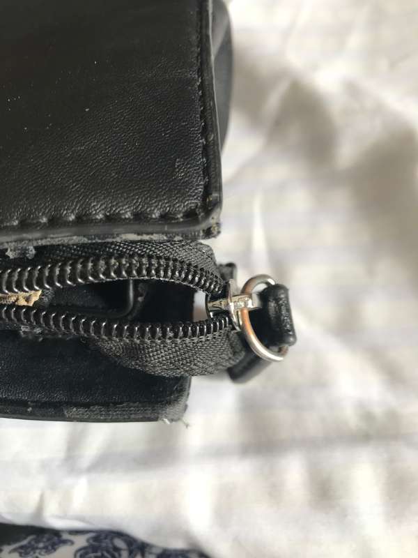 Guess bag beautiful lock decor used second hand