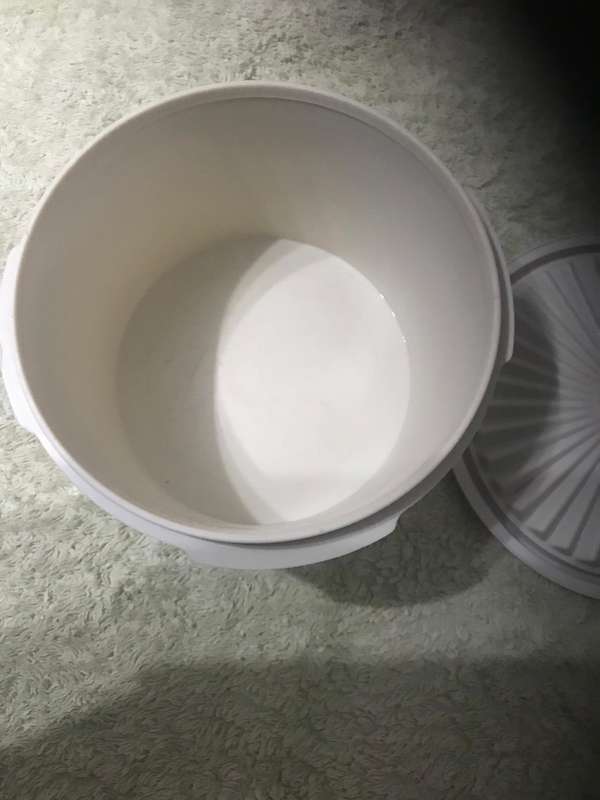 Tupperware set of 6