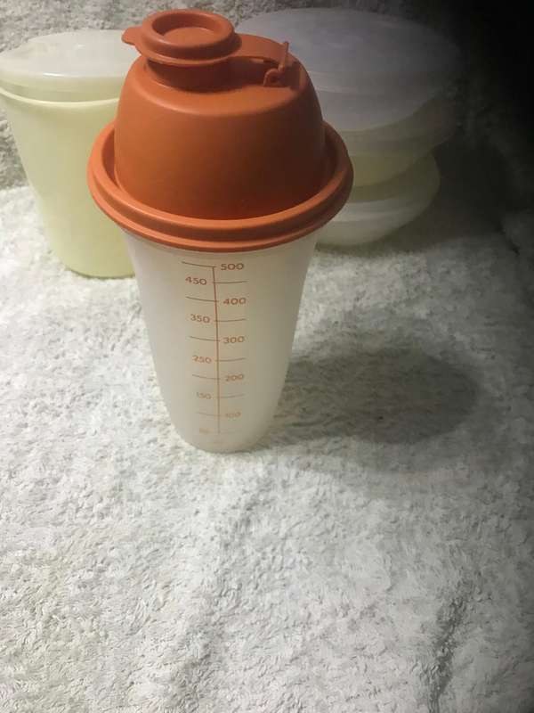 Tupperware set of 6