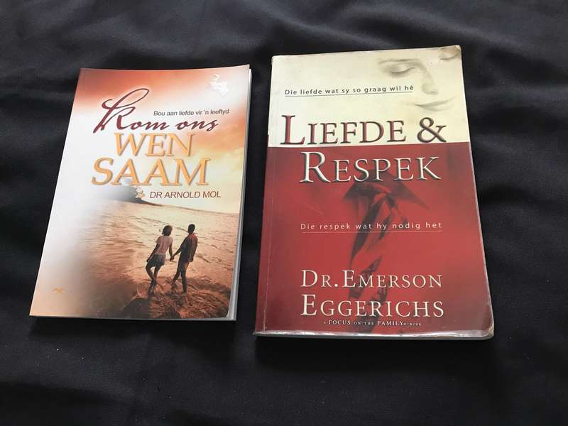 Huweliks boeke x 2 Kom ons Wen Saam Dr Arnold Mol en Liefde & respek Dr Emerson Eggerichs