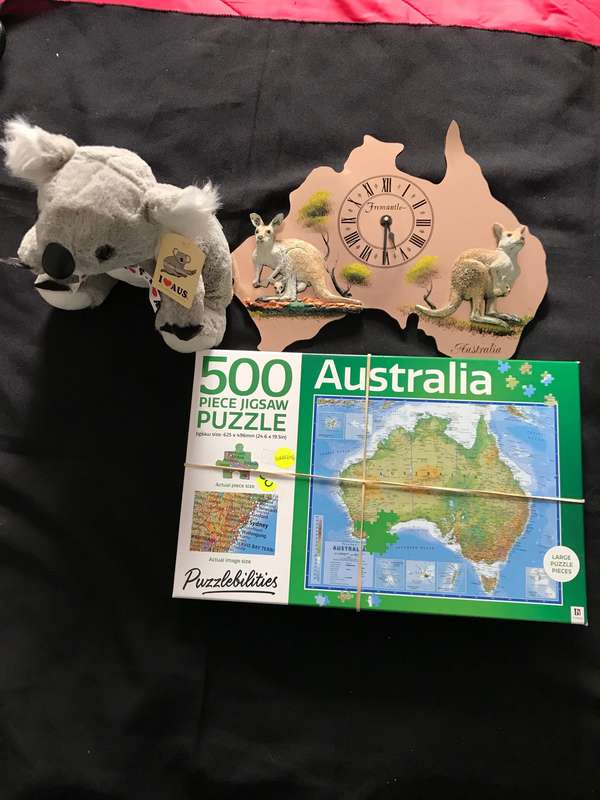 Australia Souvenir lot of 3 (puzzle and clock and koala )