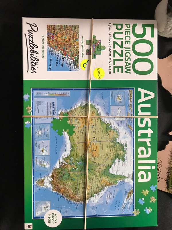 Australia Souvenir lot of 3 (puzzle and clock and koala )