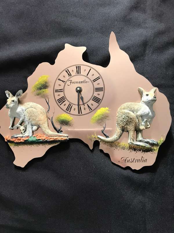 Australia Souvenir lot of 3 (puzzle and clock and koala )