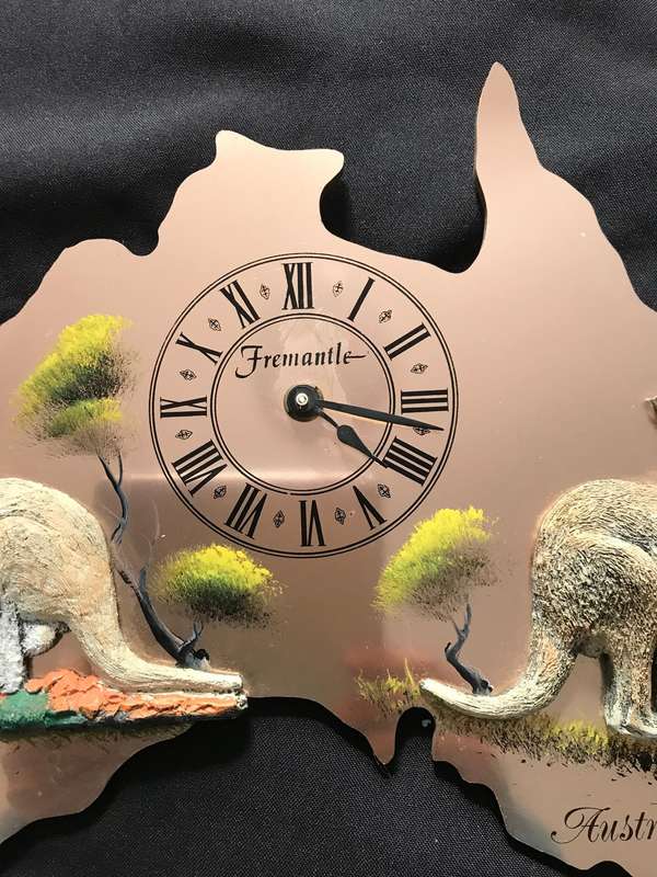 Australia Souvenir lot of 3 (puzzle and clock and koala )