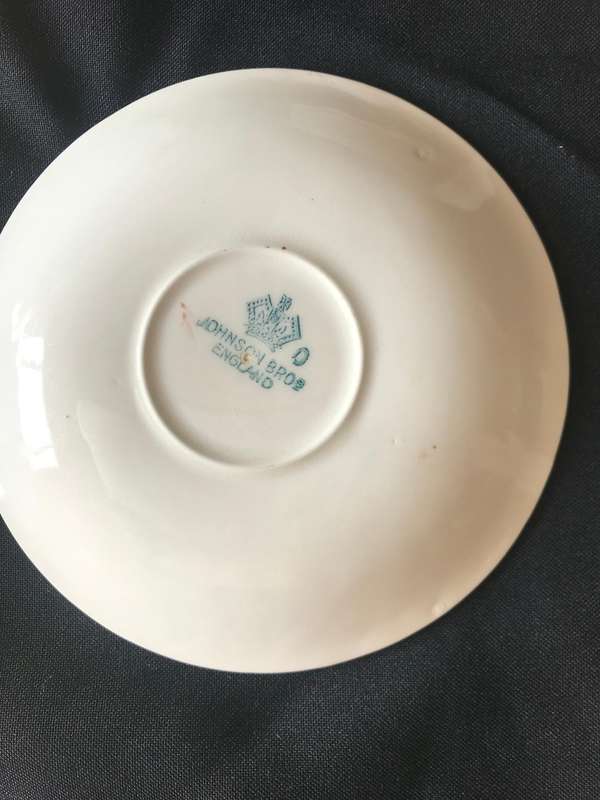 Johnson Brothers flying Geese England 11 saucers