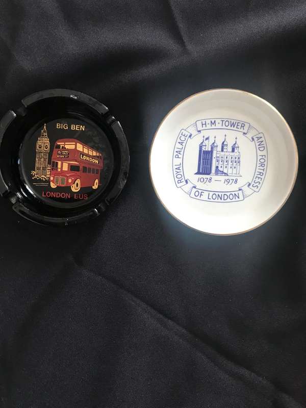 Royal Palace H.M. Tower and Fortress of London 1078-1978 Plate Set and  London ashtray