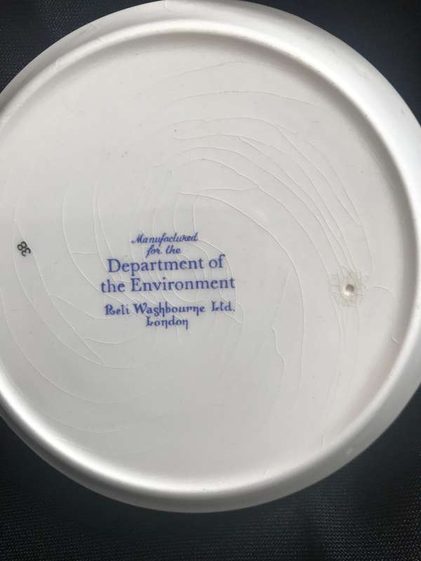 Royal Palace H.M. Tower and Fortress of London 1078-1978 Plate Set and  London ashtray