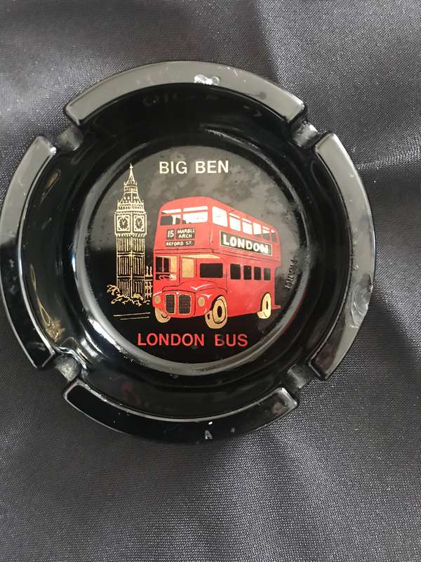 Royal Palace H.M. Tower and Fortress of London 1078-1978 Plate Set and  London ashtray