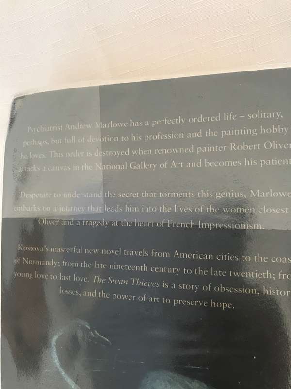 The Swan Thieves: A Novel