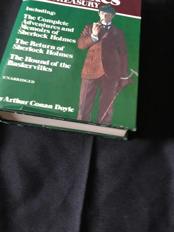 The Illustrated Sherlock Holmes Treasury by Arthur Conan Doyle