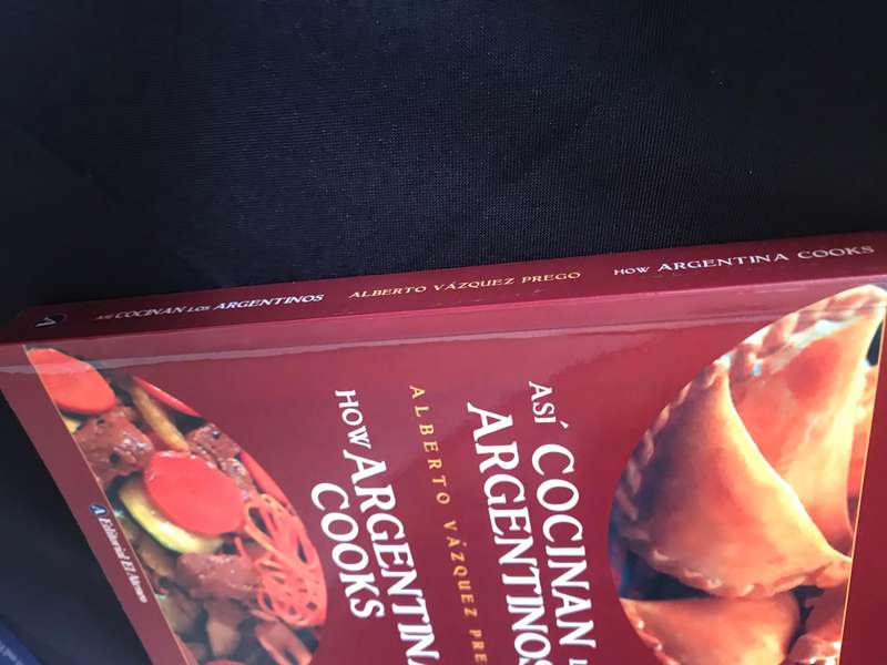 Asi Cocinan los Argentinos / How Argentina Cooks by Alberto Vazquez-Prego