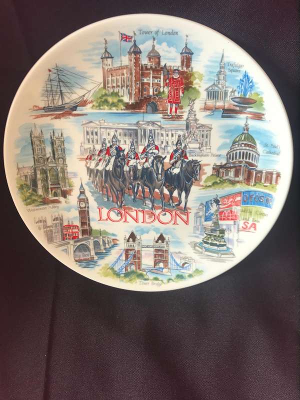 collectible plate London souvenir porcelain Lambert of London decoration and English spaniel ashtray