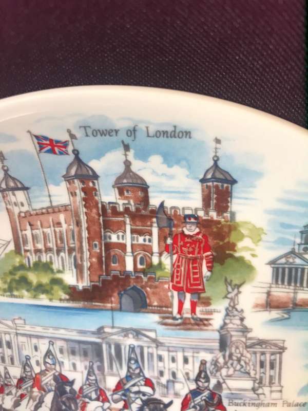 collectible plate London souvenir porcelain Lambert of London decoration and English spaniel ashtray
