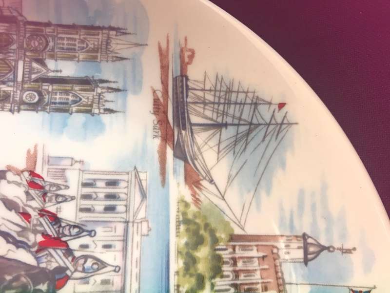 collectible plate London souvenir porcelain Lambert of London decoration and English spaniel ashtray
