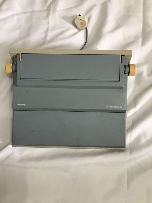 OLIVETTI ET PERSONAL 55 DESIGN BY MARIO BELLINI PORTABLE ELECTRIC TYPEWRITER