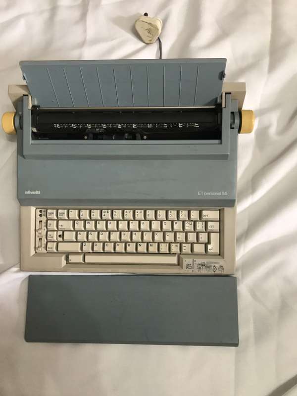 OLIVETTI ET PERSONAL 55 DESIGN BY MARIO BELLINI PORTABLE ELECTRIC TYPEWRITER